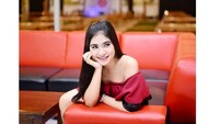 Alvi Ananda dikenal sebagai pedangdut asal Jawa Timur. Kini namanya menjadi perbincangan publik setelah ia mengeluarkan lagu berjudul corona yang dalam lagunya memiliki kepanjangan Comunitas Rondo Merana. Foto: Instagram @alviananta0204_