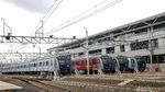 Potret Antrean Penumpang Meluber hingga Keluar Stasiun MRT