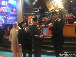 Ingin Naikkan Pendapatan dari Retribusi, Anies Ajukan Raperda ke DPRD