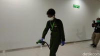 Penyemprotan disinfektan akan dilaksanakan selama dua hari. Dan nantinya akan dilakukan secara rutin selama sebulan sekali. (Angga Riza/detikcom)
