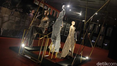 Perempuan yang Tak Bisa Dieja, Kolaborasi 3 Seni