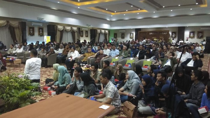 Diskusi Publik