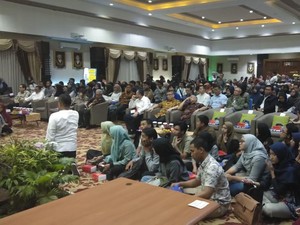 Membludak! Dialog RUU Cipta Kerja Unair Dipenuhi Peserta