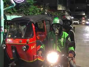 Mahal Juga, Segini Harga Masker Anti-Nuklir yang Dipakai Driver Ojol
