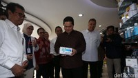 Erick mengatakan, apotek Kimia Farma memiliki pasokan yang cukup untuk masker dan anti septic. Namun, Erick mengatakan, apotek Kimia Farma membatasi penjualan masker di mana setiap orang hanya boleh membeli dua masker per orang.