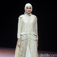 Fashion show terbaru busana muslim Ayu Dyah Andari bertajuk Oase di Muslim Fashion Festival 2020, Jakarta Convention Center, Jakarta, Sabtu [22/2/2020]. Foto: Mohammad Abduh/Wolipop.