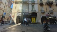 Di kota tua Turin ada Juventus Store di Via Giuseppe Garibaldi, satu blok ke barat dari Piazza Castello. Kamu bisa beli jersey original atau merchandise lain (dok Oppo)