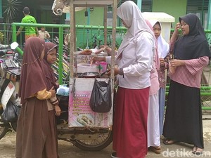Belajar Kiat Laris Jualan ala Mbak Lia Bunglon dari Pekalongan