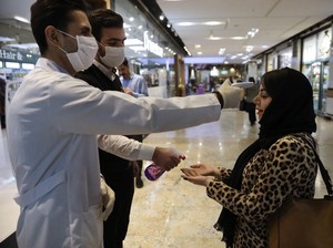 Virus Corona Mengganas, Presiden Iran Wajibkan Pemakaian Masker