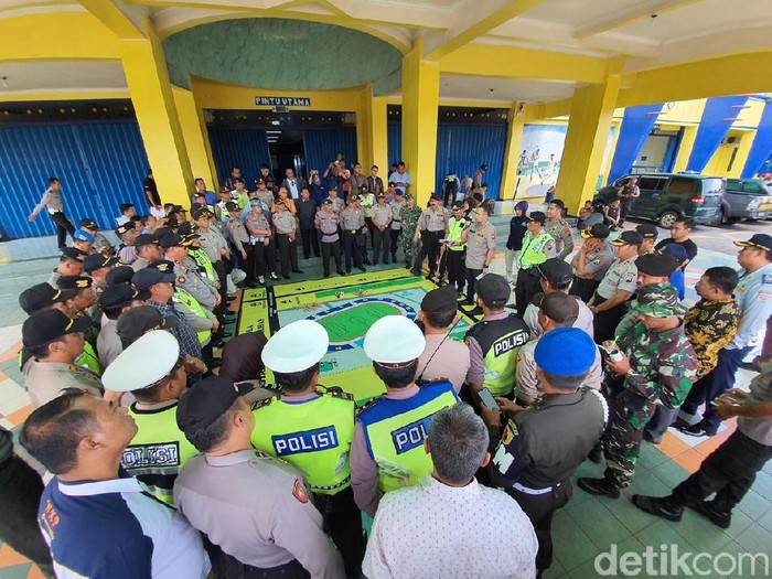 Laga Liga 1 pekan kedua antara Arema FC vs Persib Bandung akan digelar di Stadion Kanjuruhan Malang. Sebelum laga digelar, panpel memiliki upaya terkait wabah Virus Corona.