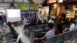 Diperiksa Suhu Tubuhnya, Penumpang di Stasiun Bandung Bebas Corona