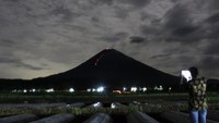 Aktivitas vulkanik Gunung Semeru di Jawa Timur meningkat sejak sepekan terakhir.