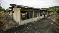 Pemerintah berencana membangun rumah sakit khusus bagi penderita korona di lokasi eks-pengungsi Vietnam dan pembangunannya ditargetkan rampung dalam waktu satu bulan.
