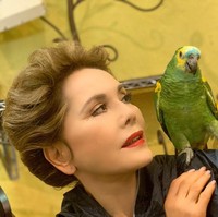 Sosok Dewi Soekarno pernah menjadi kontroversi di Indonesia ketika merilis buku Madame de Syuga. Buku yang sebenarnya hanya dirilis di Jepang itu menampilkan foto-fotonya nyaris tanpa busana. Foto: Instagram @dewisukarnoofficial