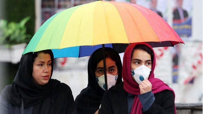 Virus corona di Iran: KBRI di Teheran buka posko aju dan bagikan masker kepada warga Indonesia Virus corona di Iran: KBRI di Teheran buka posko aju dan bagikan masker kepada warga Indonesia