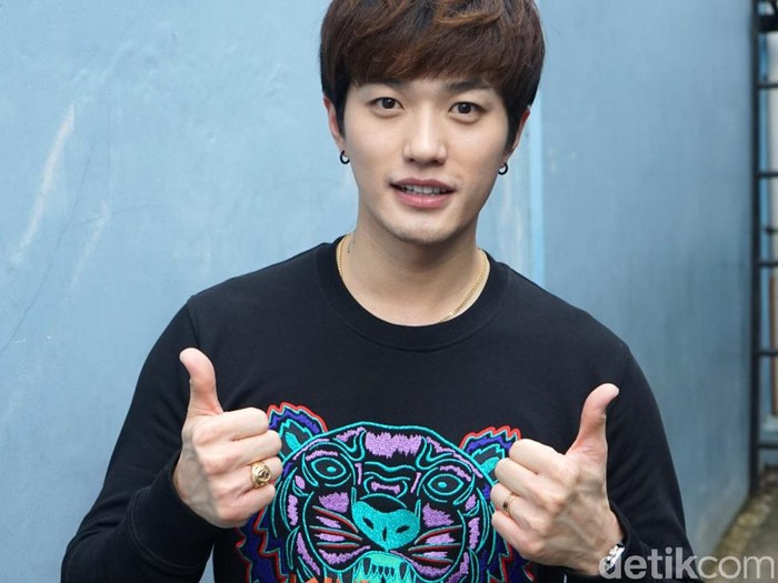 Lee Jeong Hoon Lebih Dekat dengan Anak Usai Dampingi Kuliah di AS