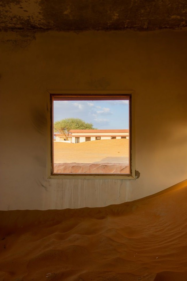 Seperti dikutip dari Bored Panda, menurut penduduk setempat di dekat desa Al Madam, desa ini dulunya dihuni oleh orang-orang dari suku Al Kutbi. Al Kutbi adalah salah satu dari tiga suku terkemuka yang tinggal di sekitar Al Madam. Foto: dok. Journeys With Jade dan Aelita Senvaitye