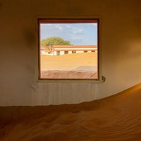 Seperti dikutip dari Bored Panda, menurut penduduk setempat di dekat desa Al Madam, desa ini dulunya dihuni oleh orang-orang dari suku Al Kutbi. Al Kutbi adalah salah satu dari tiga suku terkemuka yang tinggal di sekitar Al Madam. Foto: dok. Journeys With Jade dan Aelita Senvaitye