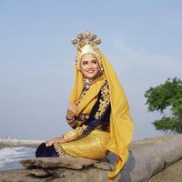 Afra Widi Wardani  mengaku sejak kecil sudah mulai terjun di dunia seni, khususnya dalam seni tarian tradisional Aceh. Afra pernah mewakili provinsi Aceh untuk acara Dunia Melayu Dunia Islam yang diselenggarakan di Malaka, Malaysia 2017. Foto: instagram @Afra Widi Wardani