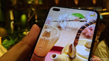 Unit yang berada dalam genggaman detikINET adalah varian warna Rust Red. Foto: Agus Tri Haryanto/detikINET