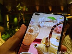Menggenggam Realme X50 Pro 5G di Indonesia