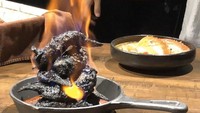 Selain konsep bar yang unik, The Misanthrope Society juga menawarkan aneka pilihan makanan yang tak kalah ajaib. Diketahui, tempat ini buka setiap hari (The Misanthrope Society)