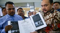Anggota DPD RI Fahira Idris tidak memenuhi panggilan Bareksrim Polri. Dia hanya diwakili kuasa hukumnya Aldwin Rahadian.