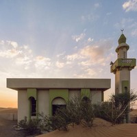 Hanya ada satu masjid yang terlihat di desa Al Madam. Bagaimana menurutmu penampakannya? Foto: dok. Journeys With Jade dan Aelita Senvaitye