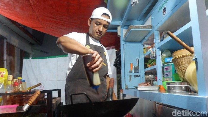 penjual nasi goreng mirip anies baswedan