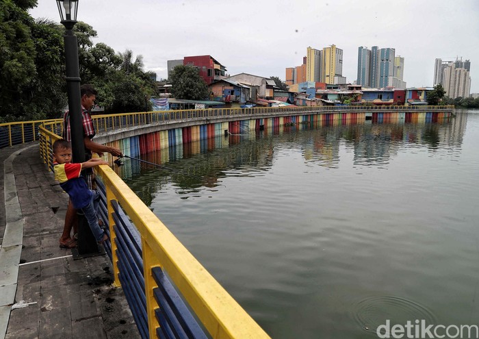 Danau Sunter Kini Dilengkapi Pagar Danau Sunter di utara Jakarta kini dilengkapi dengan pagar sepanjang 2 kilometer. Pagar itu diketahui dibangun sejak bulan Januari 2020 lalu.