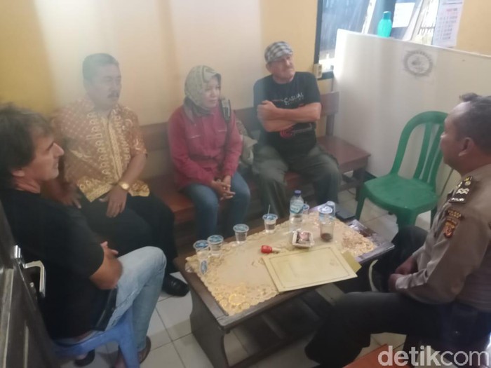 Warga Pangandaran laporkan WN Swiss yang bikin ulah