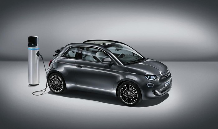 Fiat New 500, mobil listrik Fiat yang meluncur di tengah kekhawatiran virus corona.