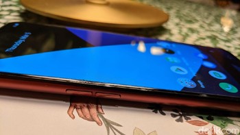 Selain itu, X50 Pro 5G punya bebarapa varian untuk RAM dan ROM, yaitu 8 GB/128 GB, 8 GB/ 256 GB, dan 12 GB/ 256 GB. Foto: Agus Tri Haryanto/detikINET