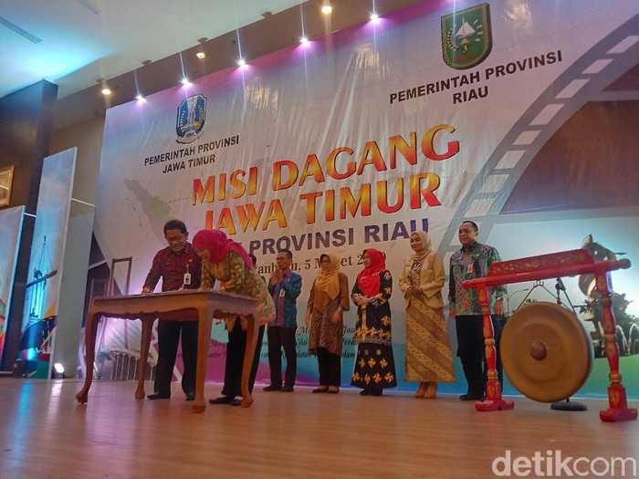 Misi dagang yang dilakukan Pemprov Jatim ke Provinsi Riau menembus transaksi Rp 240 miliar. Angka tersebut kemungkinan masih akan terus bertambah.
