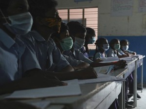 Berbulan-Bulan Tutup Imbas Corona, India Buka Kembali Sekolah-Bioskop