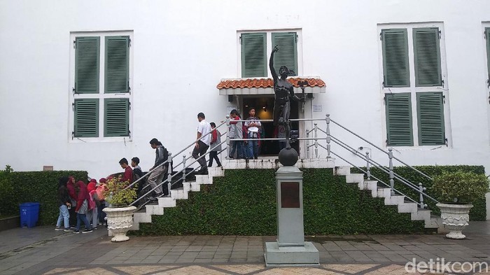 Dibanding periode yang sama tahun lalu, jumlah pengunjung Museum Sejarah Jakarta diketahui menurun. Apa karena virus Corona?