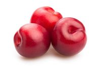 Manfaat buah plum merah.