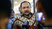 Kuasa hukum Fahira Idris, Aldwin Rahadian memberikan keterangan pers di gedung Bareskrim, Jakarta, Kamis (5/3/2020).