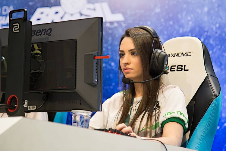 gamer cantik dipenjara 116 tahun