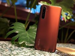 Menggenggam Realme X50 Pro 5G di Indonesia