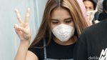 Gaya Ayu Ting Ting dengan Masker