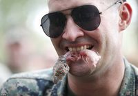 Latihan di Thailand, Marinir Amerika Makan Tokek hingga Minum Darah Ular