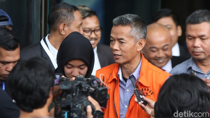 KPK memperpanjang masa penahanan Wahyu Setiawan dalam pemeriksaan kasus dugaan korupsi pergantian antar waktu (PAW) anggota DPR periode 2019-2024.