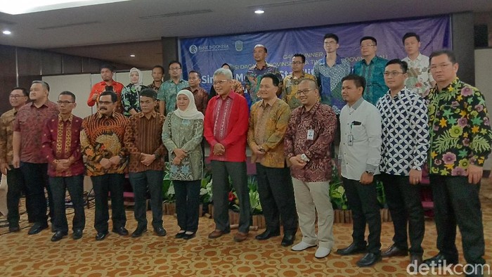 Pemprov Jatim melakukan misi dagang ke Pekanbaru, Riau. Misi dagang ini mengambil tema Matchmaking Antar-Dunia Usaha.