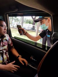Pengecekan suhu tubuh di kompleks MPR/DPR, Senayan