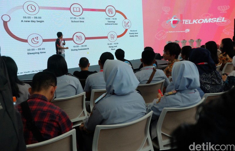 Telkomsel kembali menghadirkan inisiatif dalam mendukung kemajuan pendidikan di Indonesia melalui upaya penyediaan akses terhadap ilmu pengetahuan yang semakin inklusif. Inisiatif tersebut diwujudkan dalam bentuk paket data ilmupedia dan kuis ilmupedia Berani Jawab! (IBJ).