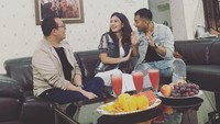 Di sisi lain, Judika menjadi dikritik oleh netizen karena membuat BCL mengingat hal sedih tersebut. Padahal apa yang dinyanyikan Judika sesuai dengan arahan tim kreatif. Foto: Instagram @jud1ka