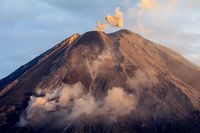 Potret Tiga Bentuk Gunung Api Di Dunia - Foto 4