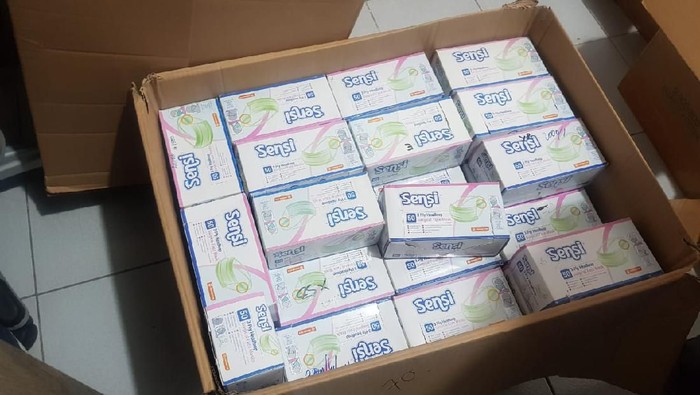 Polda Metro Bongkar Penimbunan 35 Ribu Masker di Senen dan Ciracas