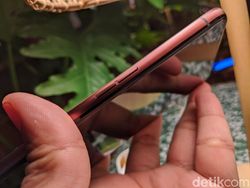 Menggenggam Realme X50 Pro 5G di Indonesia